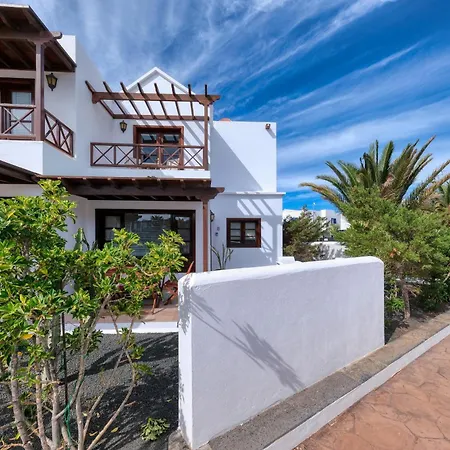 Casa Albi - Shared Pool With Bbq By Lanzarote Vacation Homes Playa Blanca (Lanzarote)