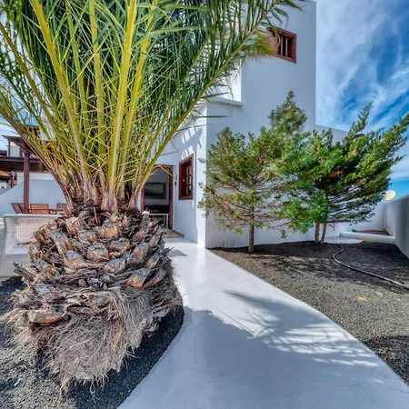 Casa Albi - Shared Pool With Bbq By Lanzarote Vacation Homes Playa Blanca (Lanzarote)