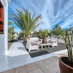 Semesterbostad Casa Albi - Shared Pool With Bbq By Lanzarote Playa Blanca (Lanzarote)
