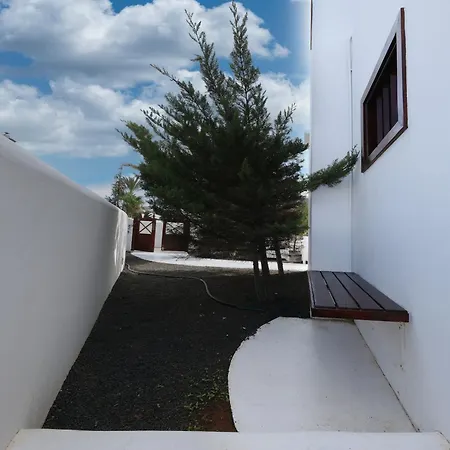 Semesterbostad Casa Albi - Shared Pool With Bbq By Lanzarote Playa Blanca (Lanzarote)