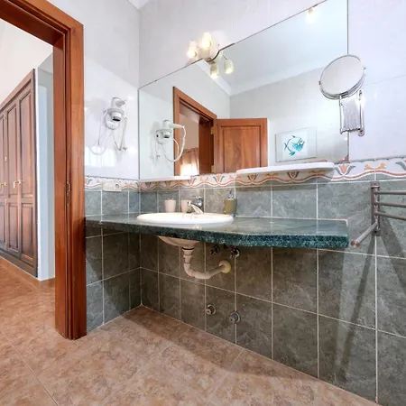 Feriehus Casa Albi - Shared Pool With Bbq By Lanzarote *